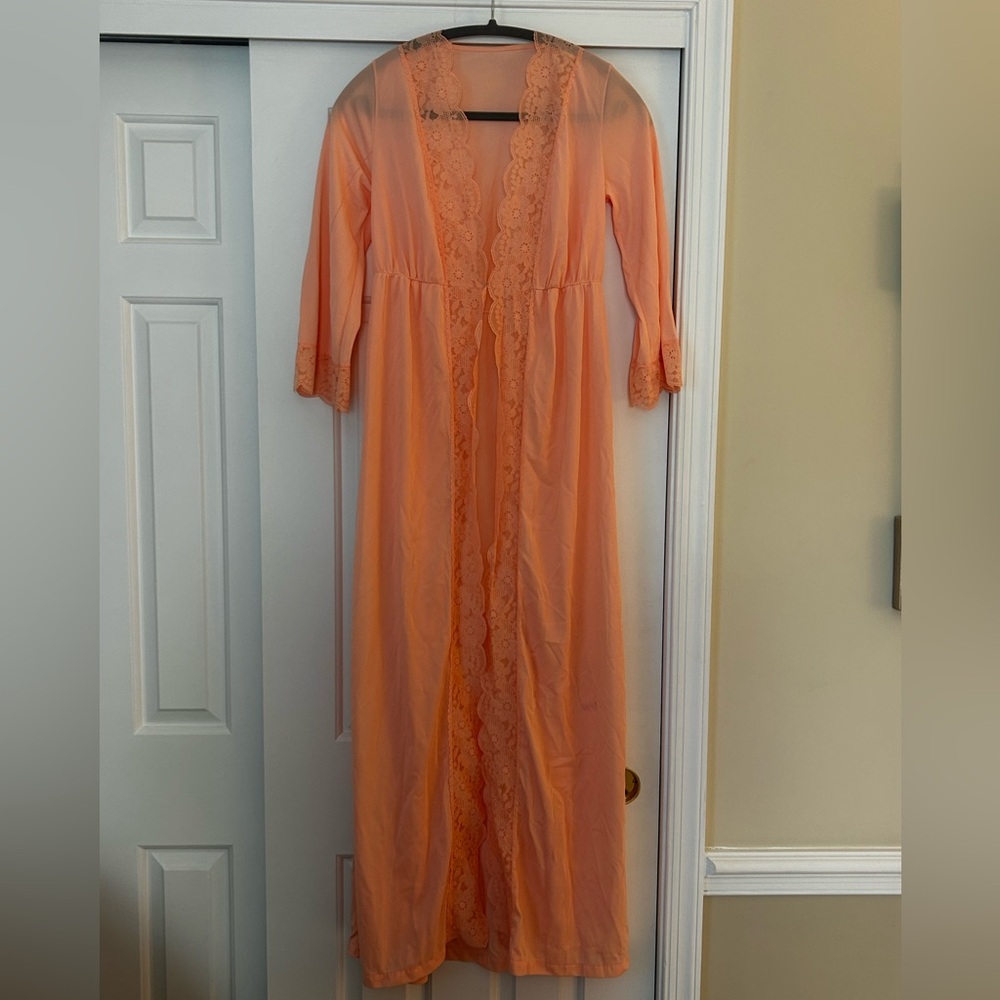 Vintage Peach fairy cottagecore grandmacore house coat w lace details size M
